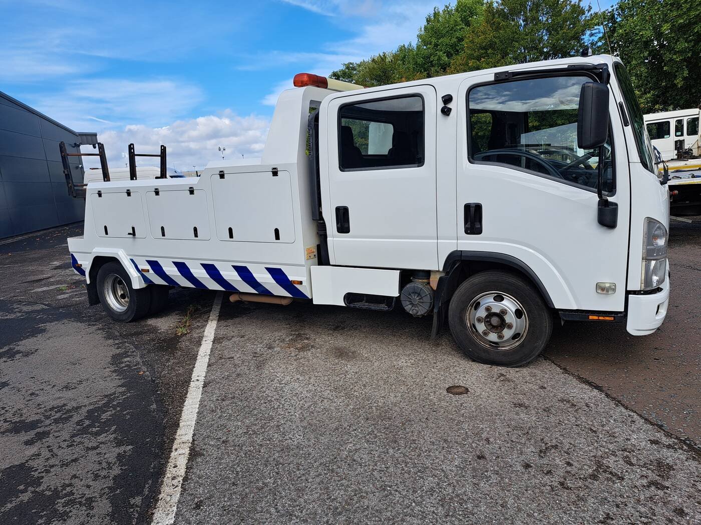 ISUZU N75 Crew Cab – 7.5 Tonne 4x2 &mdash; photograph 4 of 7