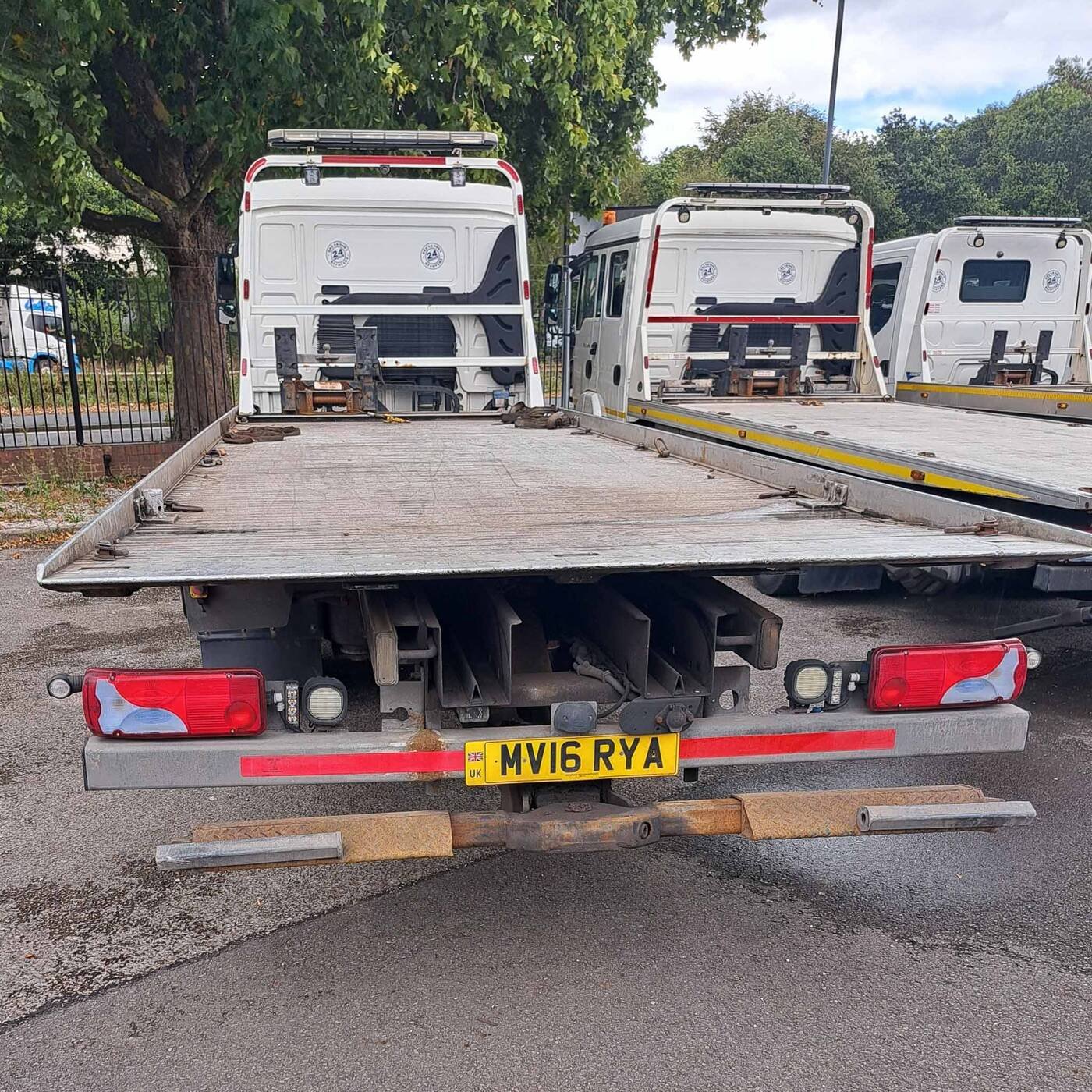 Choice of 3 – MAN TGL 12.220 Crew Cab (2016, 12 Tonne 4x2 Auto) &mdash; photograph 2 of 7