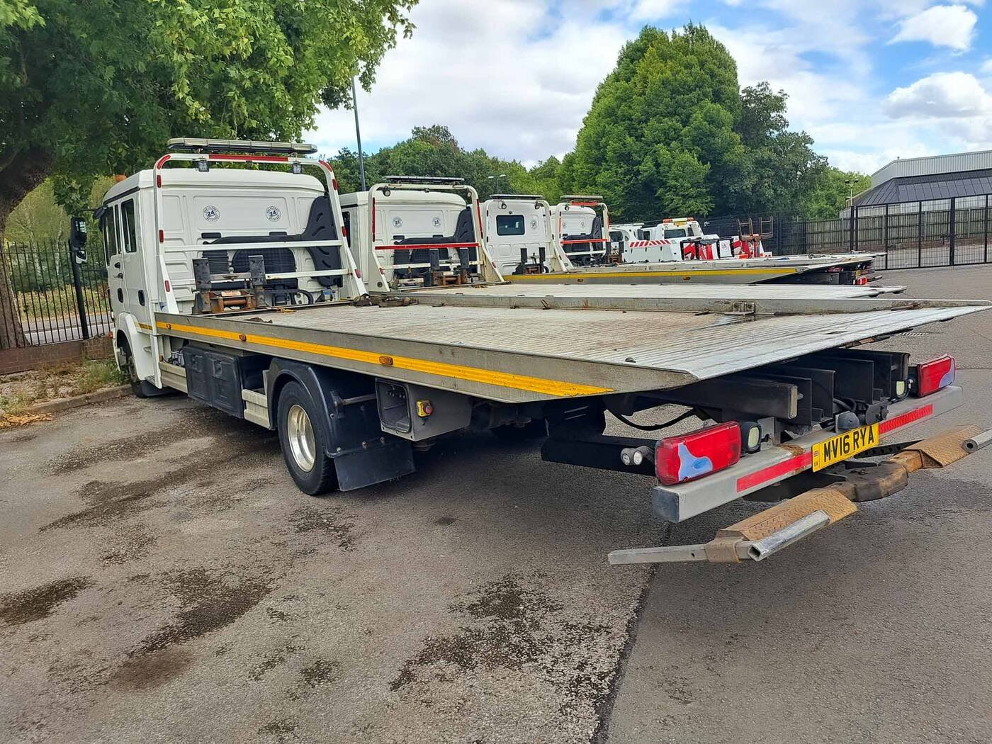 Choice of 3 – MAN TGL 12.220 Crew Cab (2016, 12 Tonne 4x2 Auto) &mdash; photograph 6 of 7
