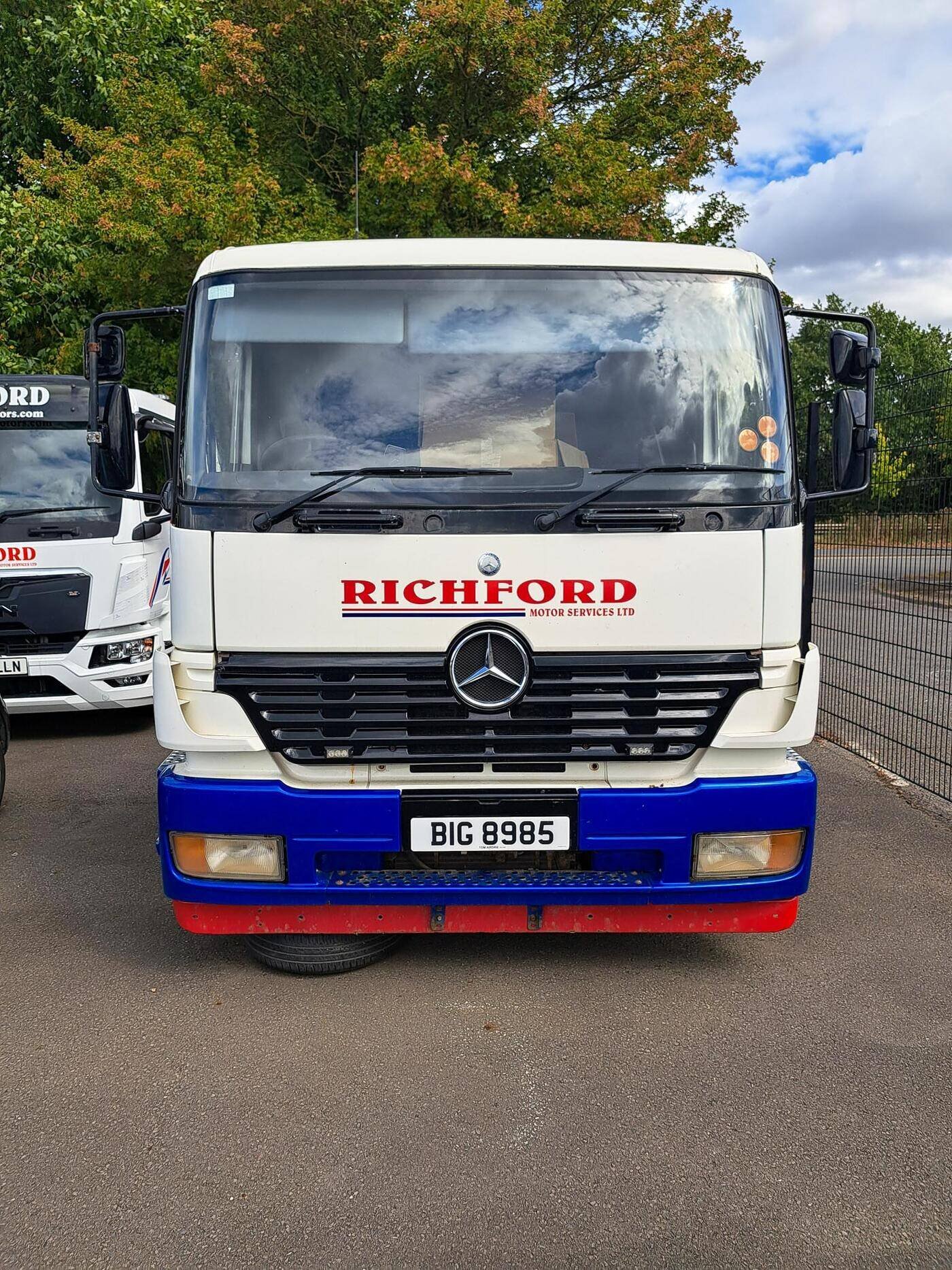 Mercedes Atego 2528 LL Day Cab – 6x2 Rear Steer (2003) &mdash; photograph 1 of 8