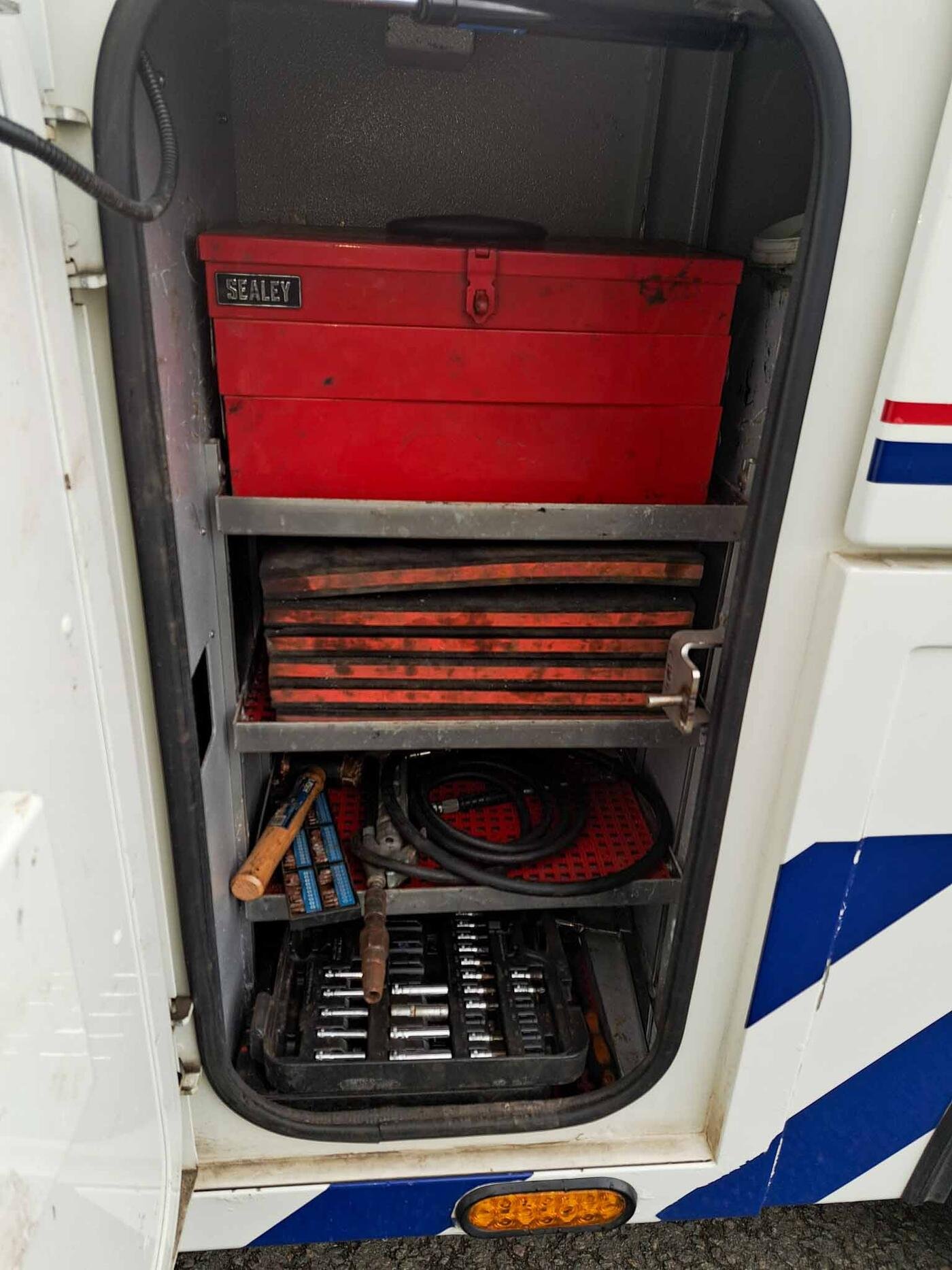 MAN TGL 12.250 Crew Cab – 4x2 Auto (Choice of 2) &mdash; photograph 4 of 10
