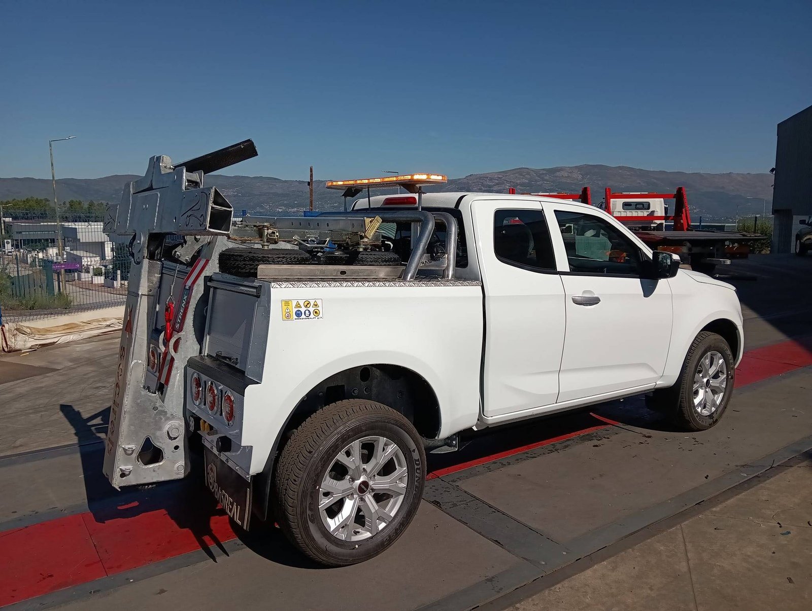 BasReal 911 recovery vehicle