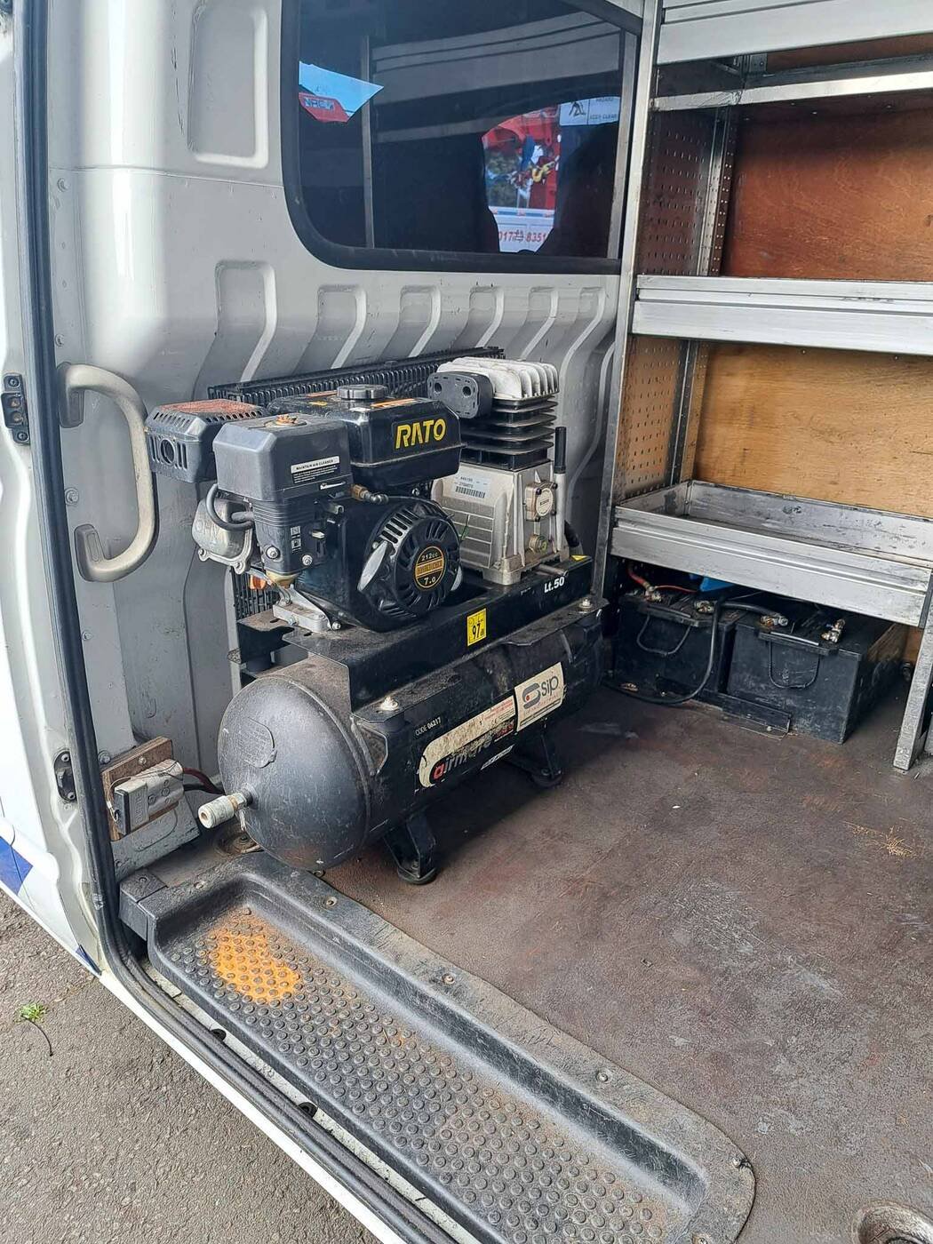 VW Crafter Service Van &mdash; photograph 4 of 7