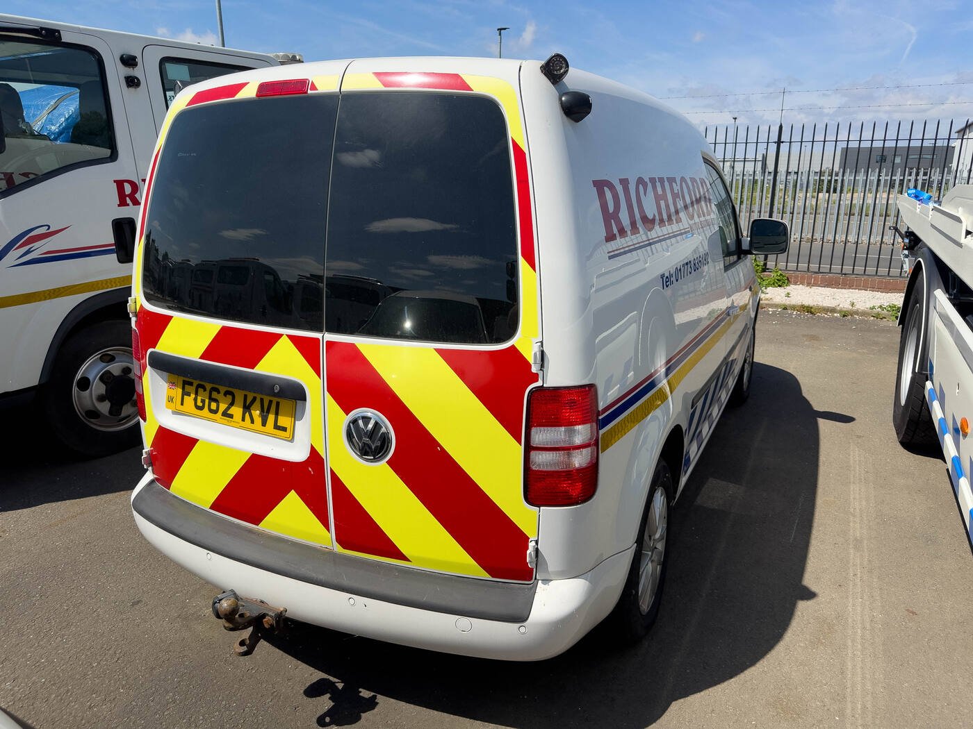 VW Caddy Fuel Recovery Van, photograph 3 of 4