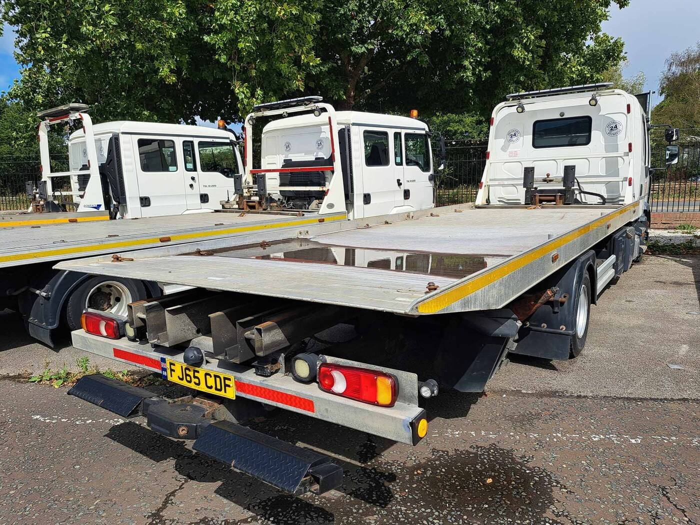 Renault Midlum D12-220 Crew Cab (2015) &mdash; photograph 2 of 8