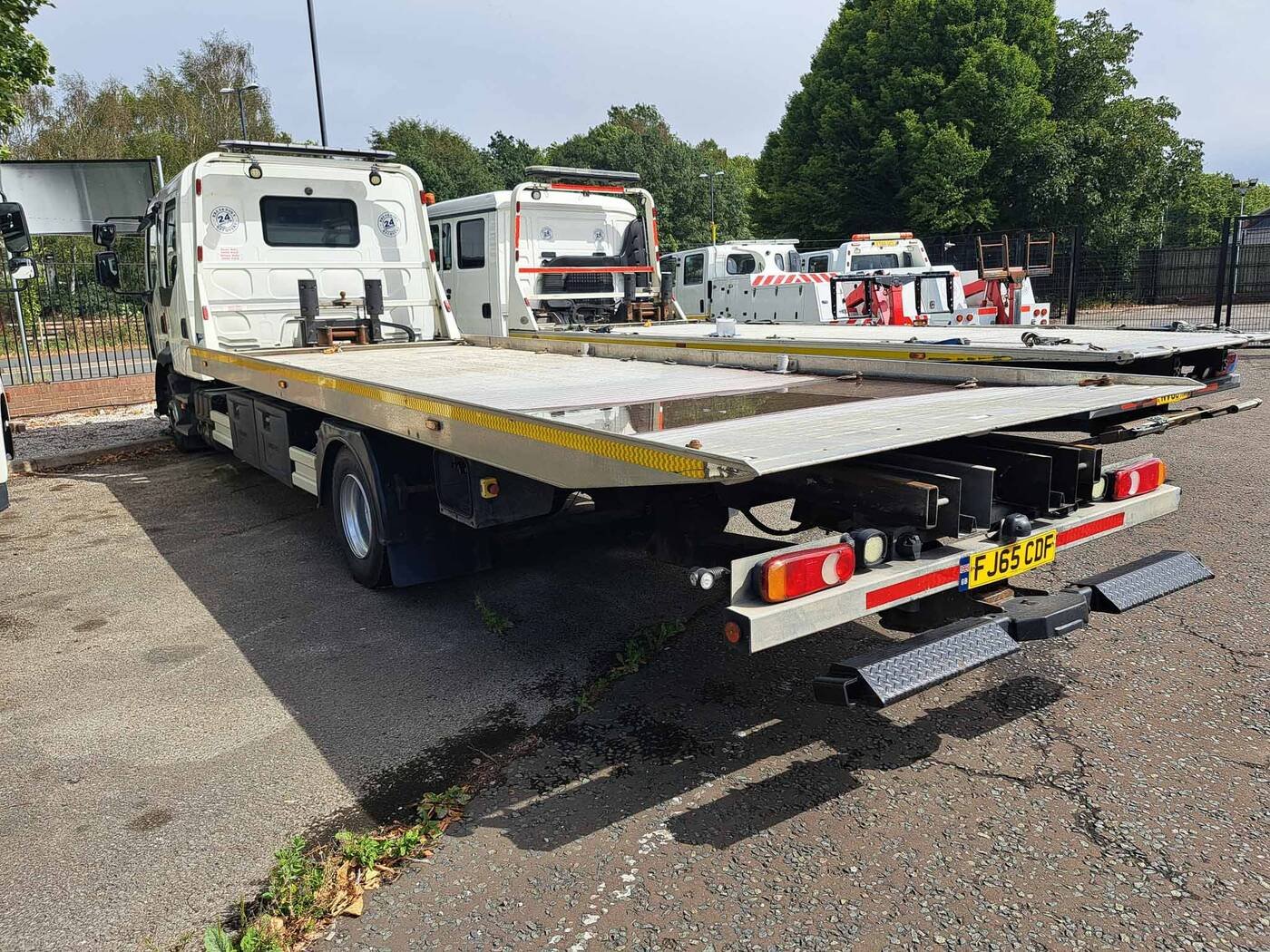 Renault Midlum D12-220 Crew Cab (2015) &mdash; photograph 4 of 8